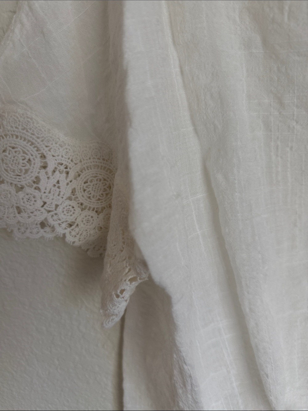 Max Studio White V-Neck Tie-Front Lace Sleeve Blouse size small - Picture 3 of 4